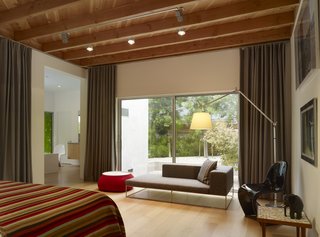 Tobey Maguire Snatches Up Googleplex Architect Clive Wilkinson’s Los Angeles Home For $3.4M - Photo 5 of 9 -