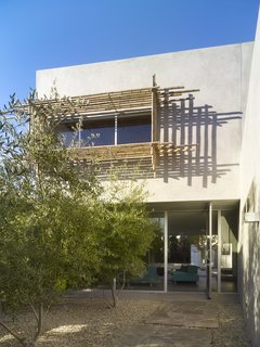Tobey Maguire Snatches Up Googleplex Architect Clive Wilkinson’s Los Angeles Home For $3.4M - Photo 1 of 9 -