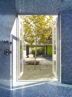 Tobey Maguire Snatches Up Googleplex Architect Clive Wilkinson’s Los Angeles Home For $3.4M - Photo 7 of 9 -