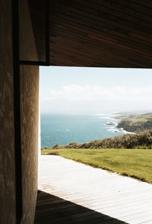 Echoing the Surrounding Cliffs With a Zigzag Roof, This Maui Home Asks $2.4M - Photo 11 of 13 -