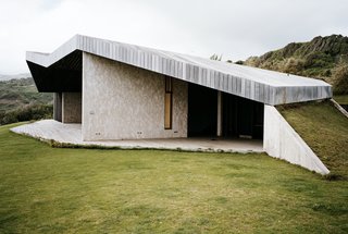 9 Stunning Examples of Homes Built on and Around Cliffs - Photo 2 of 9 -
