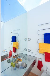 Fully Renovated, Wimbledon House by Richard Rogers Hosts New Architecture Fellows in London - Photo 11 of 13 -