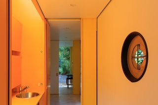 Fully Renovated, Wimbledon House by Richard Rogers Hosts New Architecture Fellows in London - Photo 8 of 13 -