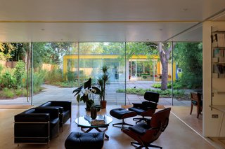 Fully Renovated, Wimbledon House by Richard Rogers Hosts New Architecture Fellows in London - Photo 12 of 13 -