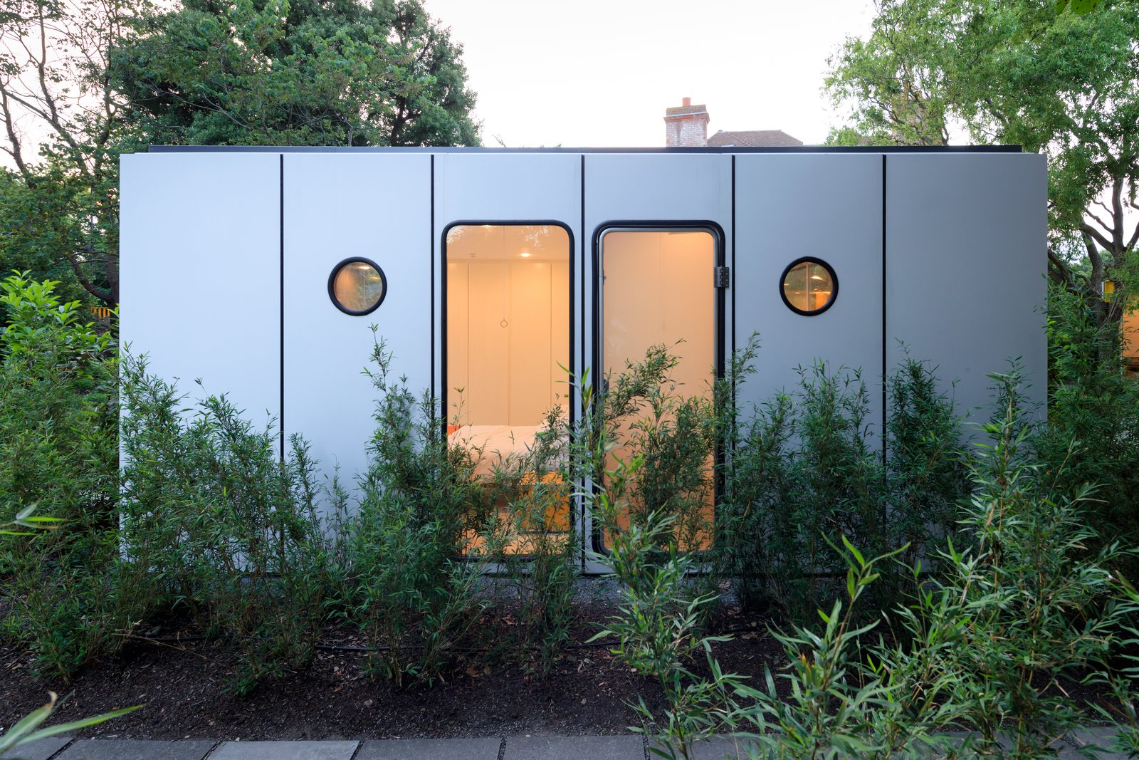 Photo 11 of 14 in Fully Renovated, Wimbledon House by Richard Rogers