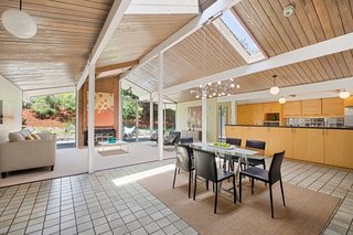 Real Estate Roundup: 10 Midcentury Modern Eichlers For Sale - Photo 3 of 10 -