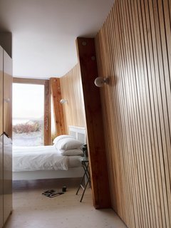 Resembling the Inverted Hull of a Ship, an English Guest House Pays Homage to the Harbor - Photo 4 of 13 -