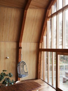 Resembling the Inverted Hull of a Ship, an English Guest House Pays Homage to the Harbor - Photo 10 of 13 -