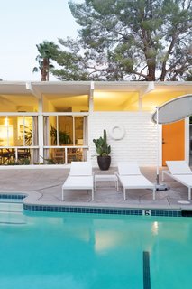 A Celebrated Palm Springs Hotel Asks $1.8M - Photo 9 of 11 -