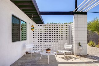 A Donald Wexler-Designed Midcentury Home in Palm Springs Asks $599K - Photo 8 of 10 -