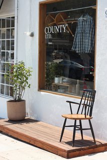 A Visit To LA’S County Ltd. – “T-shirts & Chairs” - Photo 1 of 11 -