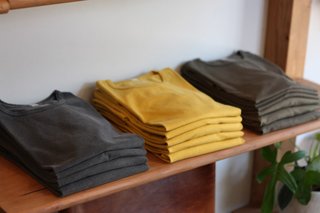 A Visit To LA’S County Ltd. – “T-shirts & Chairs” - Photo 2 of 11 -