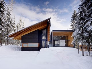 Located adjacent to Kicking Horse ski resort in the Canadian Rocky Mountains, the Kicking Horse Residence was designed by Bohlin Cywinski Jackson as a family weekend getaway built for some amazing skiing.