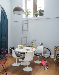 Cobble Hill Chez Church is a conversion designed by LABLstudio. The multi-level apartment now features modern furnishings and clean lines but it still respects the church’s architectural elements.