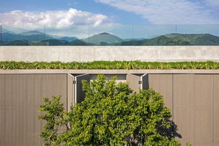 A Modern Beachfront House in São Sebastião, Brazil - Photo 12 of 14 -