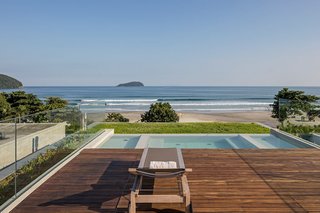 A Modern Beachfront House in São Sebastião, Brazil - Photo 10 of 14 -