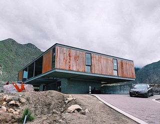 On the last Palm Springs hillside development, the Chino Canyon Project is a new home that was designed by mid-century architect Al Beadle. The unbuilt plans were found by his Phoenix estate and were built following his original drawings.