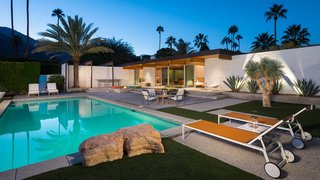 Donald Wexler’s name is pretty synonymous with Palm Springs architecture and his 1957 Florsheim/Leff House is one of the best expressions of that. With post and beam architecture and expansive windows, the two-bedroom house is picture perfect for California indoor/outdoor living.