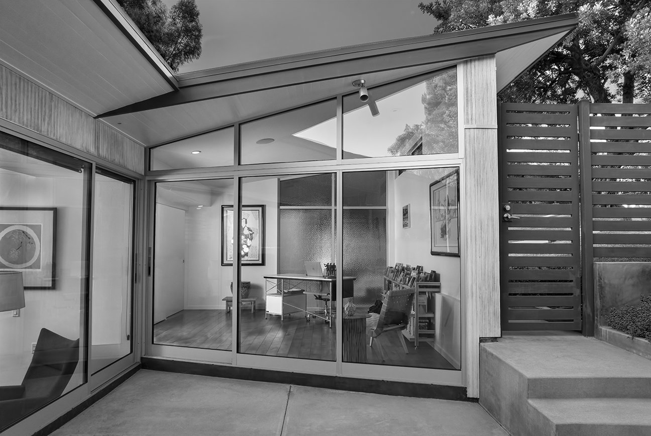 Photo 8 of 10 in Case Study House 10 by Dennis Hill, Content Creation