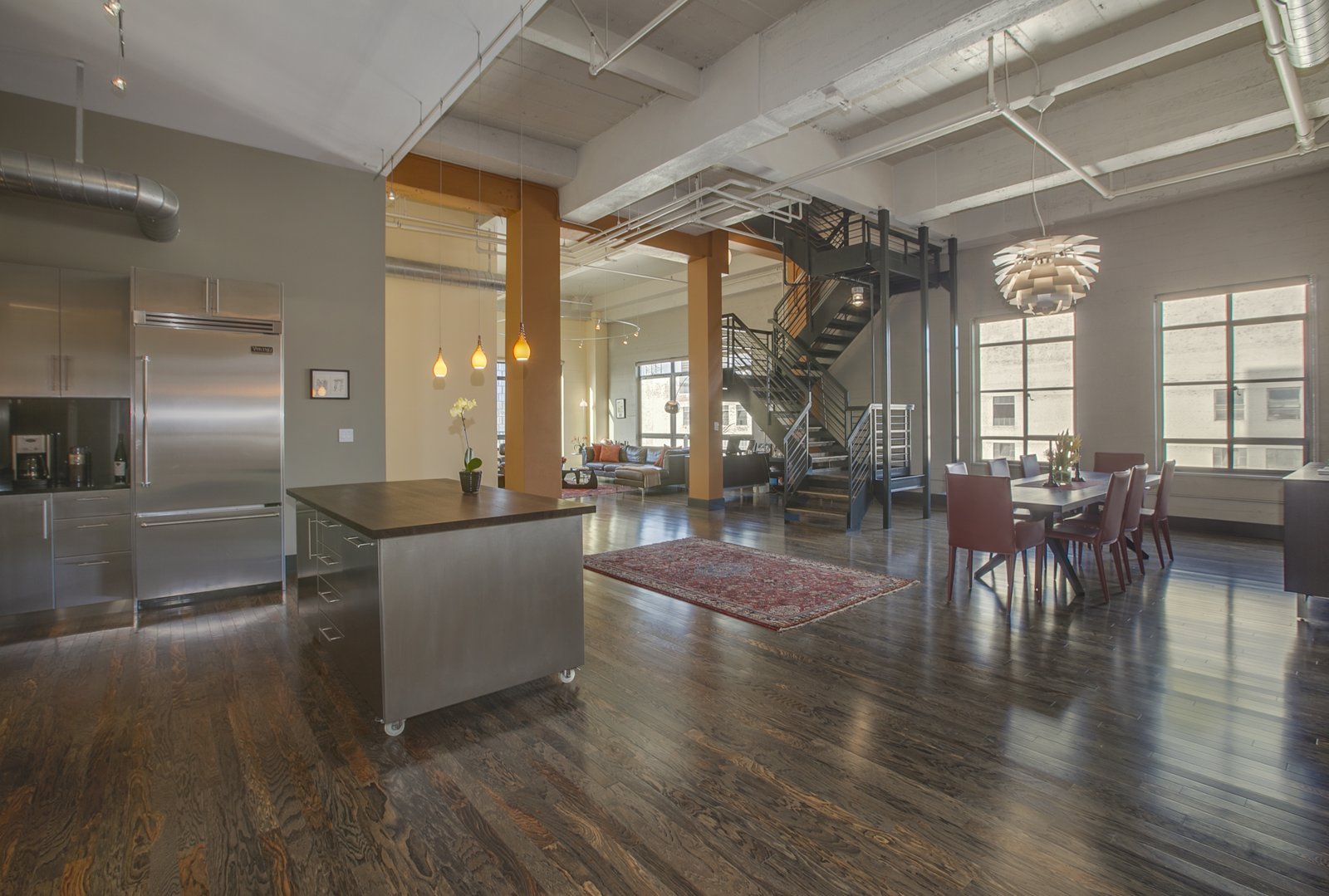 Luxury 4 Bed + Maid Duplex Penthouse - The Loft Bureau
