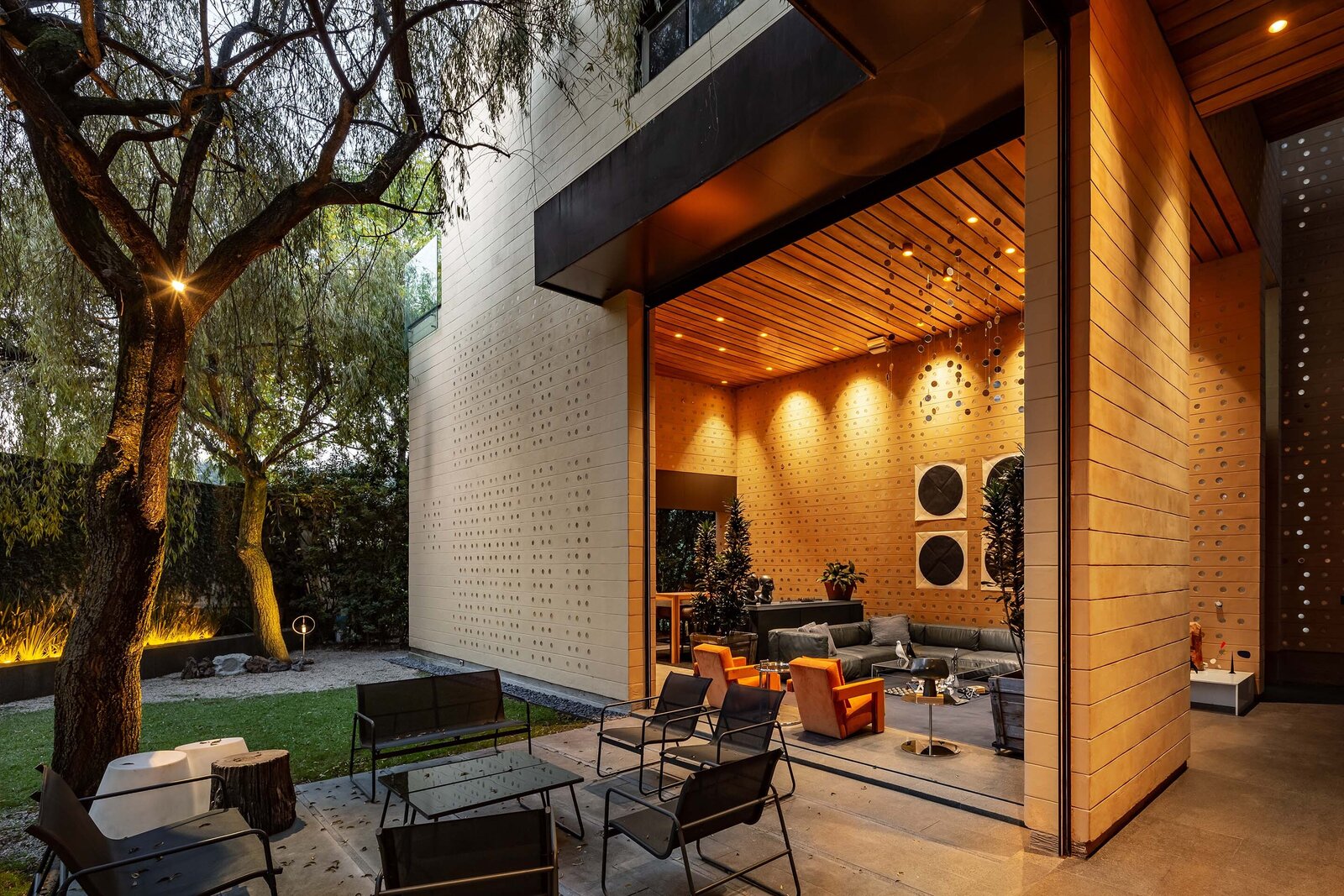 Photo 9 of 10 in Casa Tierra by Serrano+ - Dwell