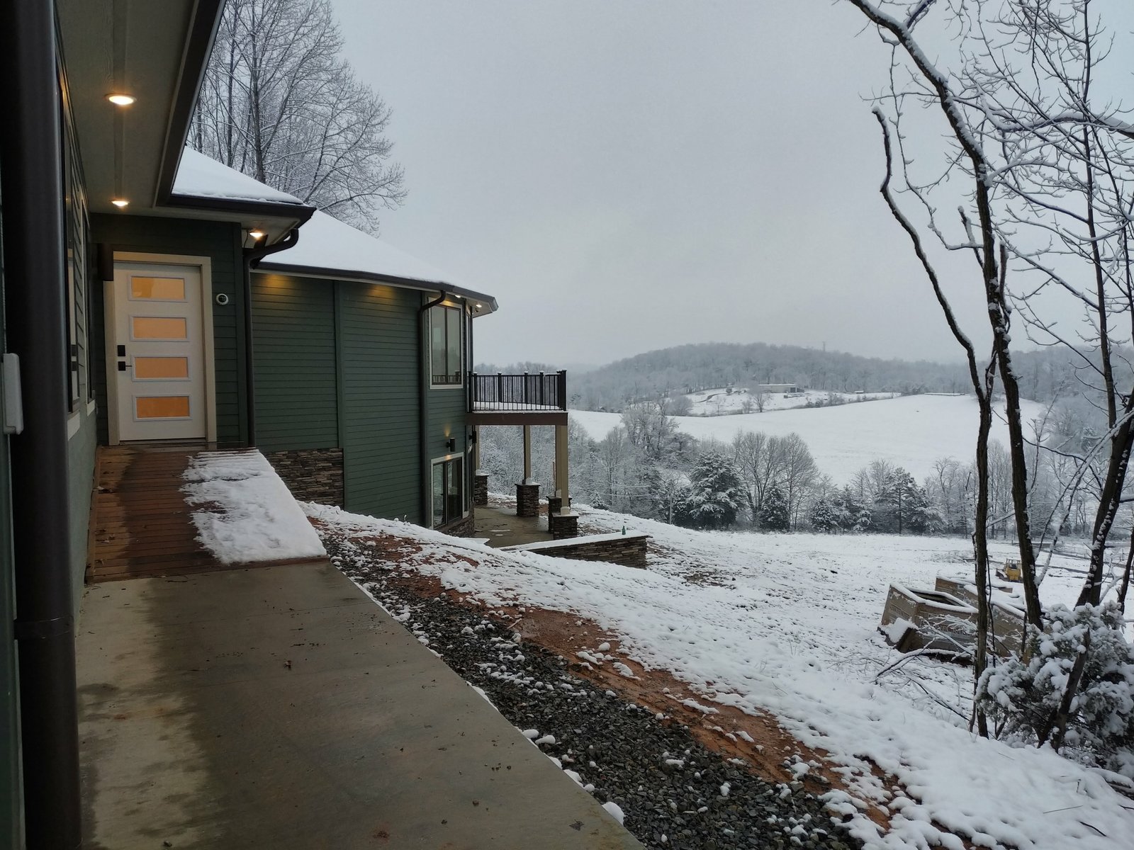 Photo 9 of 10 in Custom Prefab Home in Tennessee by Deltec Homes Dwell