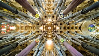 Sagrada Família Basílica & Temple / Detail of the roof in the nave. Gaudí designed the columns to mirror trees and branches.