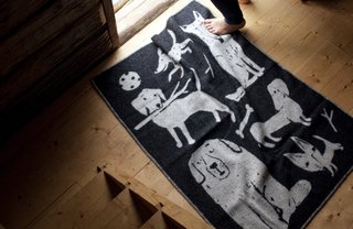 The Weavers of Lapua - Photo 18 of 20 - Lapuan Kankurit KOIRAPUISTO wool blanket 