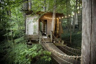 Never have we ever wanted to walk (no, leap!) across a rickety bridge with such gusto… If you agree, welcome to the fairytale tree house of your childhood fantasies. Only this one isn't imaginary, it's in Atlanta, Georgia, and it comes complete with chirping birds, a flowing stream, and a canopy of trees. There are three separate structures, all connected by the aforementioned rope bridges.