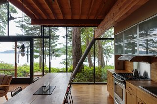 boutique-homes.com/glass-cabin