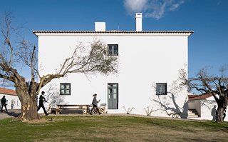A Portuguese village reimagined as an architectural hotel by Eduardo Souto de Moura - Photo 3 of 15 -