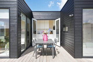 10 Houses That Tell Us Black is Back - Photo 1 of 9 -