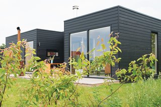 10 Houses That Tell Us Black is Back - Photo 2 of 9 -