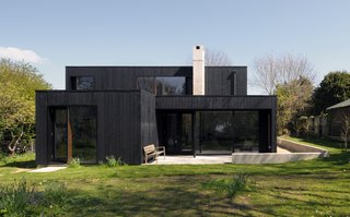 10 Houses That Tell Us Black is Back - Photo 6 of 9 -
