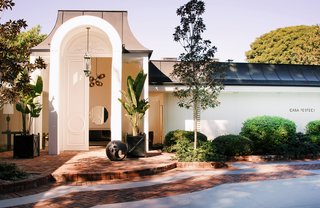The Future Perfect announces the second installment of the successful Casa Perfect project. After opening their doors in January 2017 in a David Hyun midcentury house in the Hollywood Hills, The Future Perfect has acquired this iconic Trousdale Estates house, which Elvis Presley called home, as its new LA gallery.