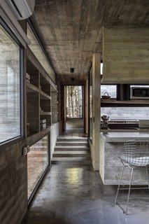 Revealed courtyards throughout the home change the atmosphere due to the effects produced by the light entering.
