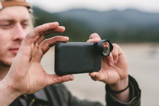 The tactile shutter button brings the best of high-end camera technology to your mobile photography workflow.