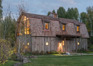 A Guest Barn in Jackson, Wyoming, Fuses Modern and Rustic Elements - Photo 7 of 7 -