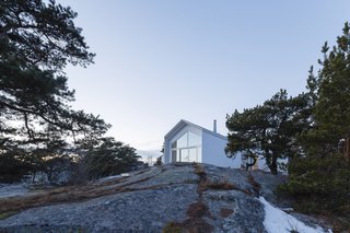 9 Stunning Examples of Homes Built on and Around Cliffs - Photo 1 of 9 -