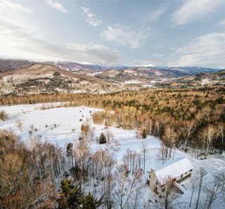 Top 5 Homes of the Week That Double as Winter Retreats - Photo 5 of 5 -