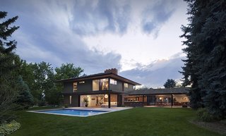 The two-story addition is only fully visible from within the Kemps' leafy backyard. The addition was designed to recede into the existing roof line to maintain the home's original scale and context in the neighborhood. Retractable window and door systems allow the home to "unzip," heightening the indoor-outdoor experience. 