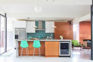 Top 5 Homes of the Week That Ooze Midcentury Modern Vibes - Photo 4 of 5 -