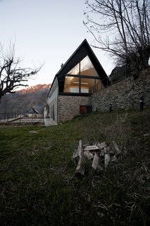 The renovation by the architects at Cadaval & Solà-Morales generated a new and contemporary space while still respecting the historic home and its surrounding environment.