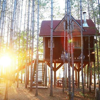 12 Cabin Escapes to Inspire Your Next Weekend Getaway - Photo 4 of 13 -