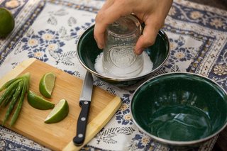 How to Make Aloe Vera Margaritas - Photo 3 of 5 -