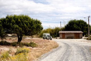 Portugal’s Thatched-Roof Beach Cabins Bring the Outdoors In - Photo 1 of 5 -