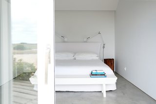 Portugal’s Thatched-Roof Beach Cabins Bring the Outdoors In - Photo 3 of 5 -