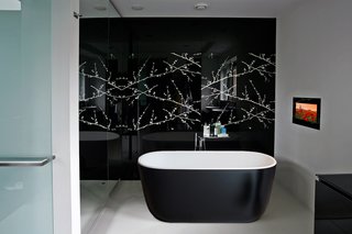 Designed for compact spaces, Lullaby Mini stands at just 55" long yet despite its small footprint, provides a luxurious full-body soak. Crafted from Aquatica's signature AquateX™ solid surface material, the matte surface is velvety soft to the touch while exceptionally durable in nature with superior heat retention. The two tone black exterior/white interior is applied with a special oven-baking technique that forms a scratch-resistant surface bonding.