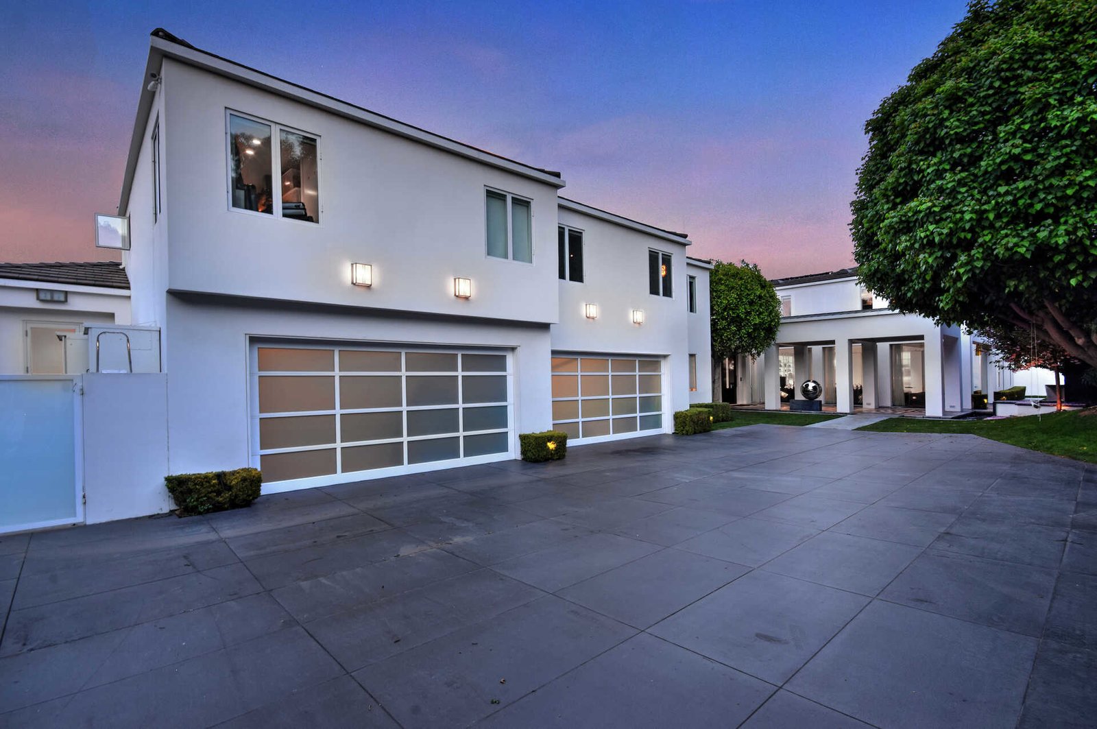 Photo 2 of 8 in This Beverly Hills “Farm” is