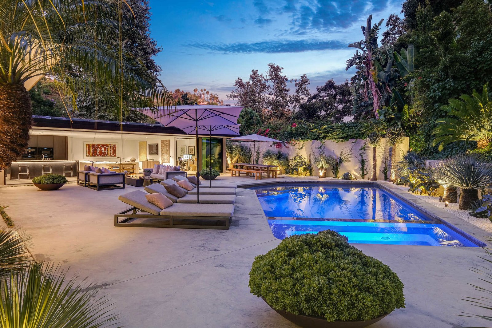 A Midcentury Modern Oasis in Bel Air posted by Luxury Homes &… Dwell